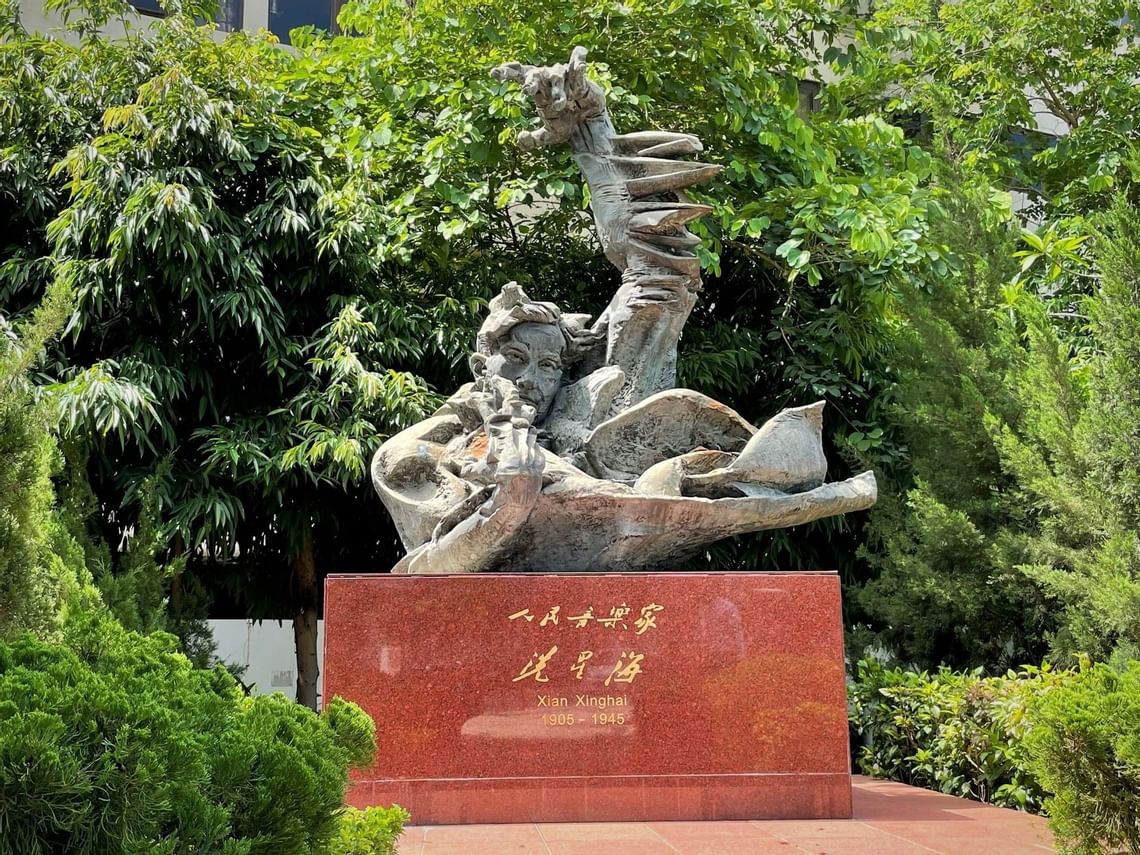 Statue of Xian Xinghai