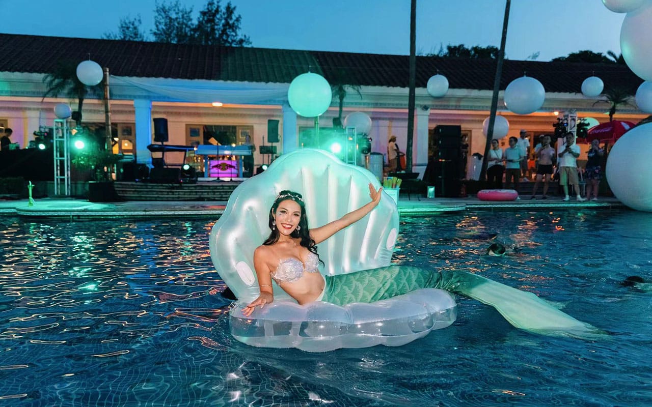 Bubbly Bash Pool Party